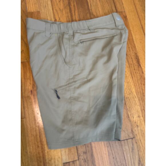 WRANGLER MEN'S OUTDOOR KHAKI UTILITY SHORTS SIZE 34 - Picture 7 of 9